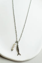 Load image into Gallery viewer, Pesica Fish and Pearl Necklace
