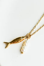 Load image into Gallery viewer, Pesico Fish and Pearl Necklace