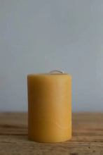 Load image into Gallery viewer, Medium Beeswax Pillar