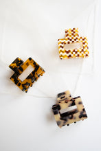 Load image into Gallery viewer, Brown Hair Claw Clips