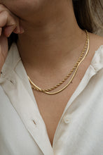 Load image into Gallery viewer, Thin Gold Twist Chain